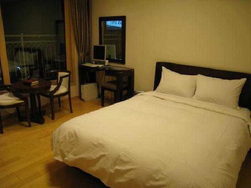 Human Starville Cheongdam Aparthotel 3*