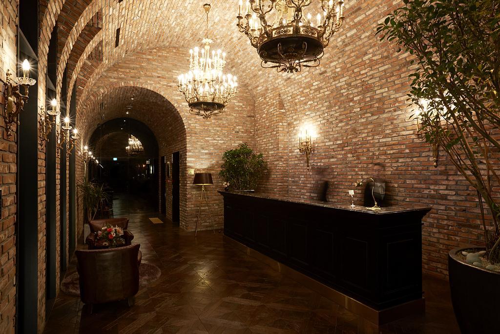 9 Brick Hotel 3*