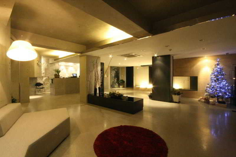 Tria Business & Boutique Hotel 3*
