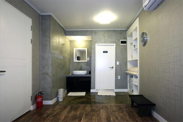 Crib 49 - Foreigner Only 2*
