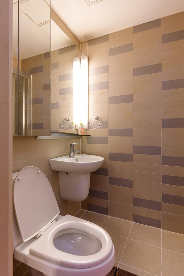 Spacious And Clean Studio Apartment