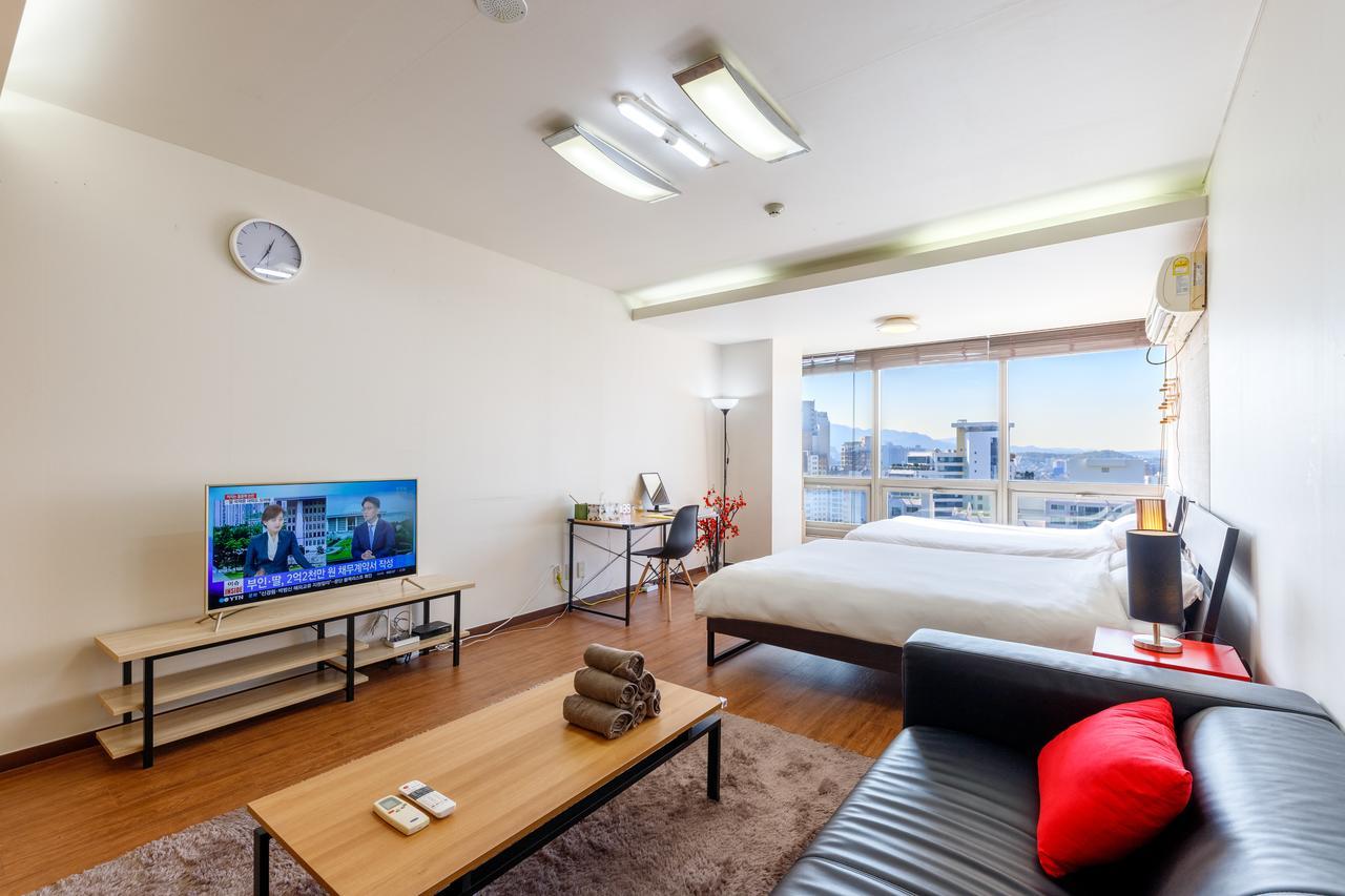 Spacious And Clean Studio Apartment