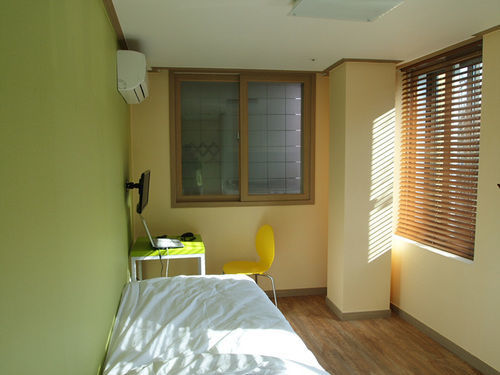 Cheonggye Haus Hostel *
