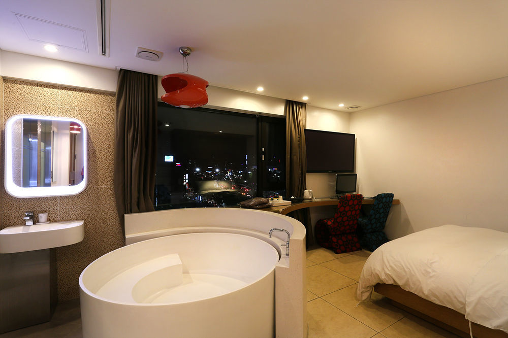 Motel Circle