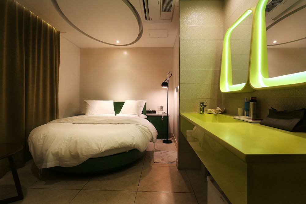 Circle Motel