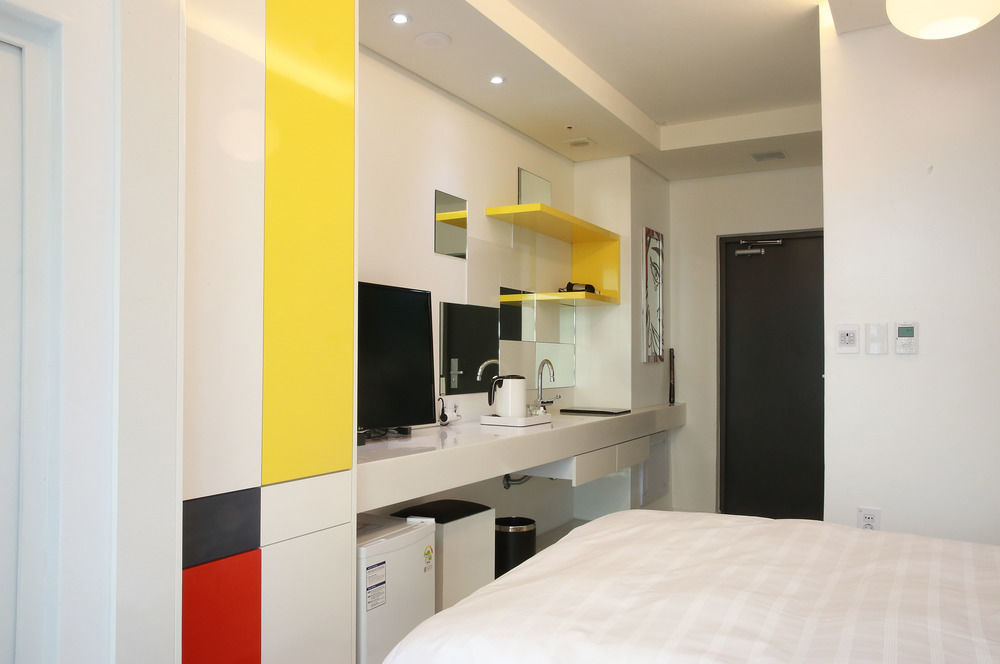 Bridge Hotel