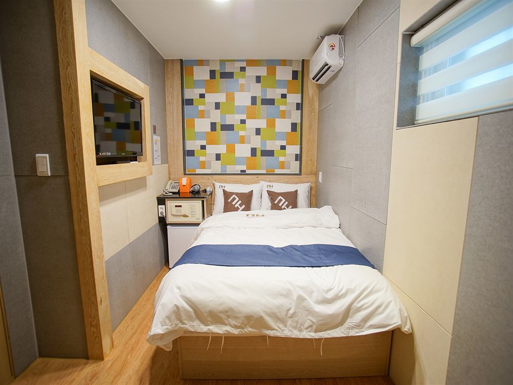 D.h Sinchon Guest house Seoul