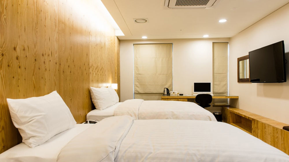 Hotel Khan 3*
