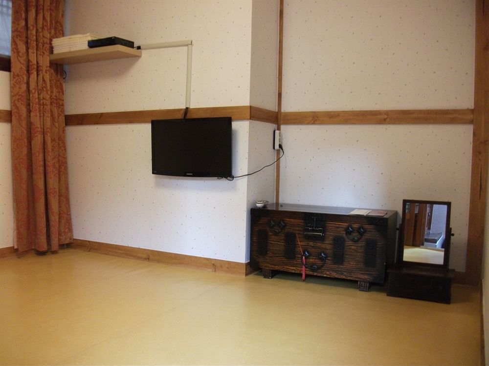 Hyosunjae Hanok