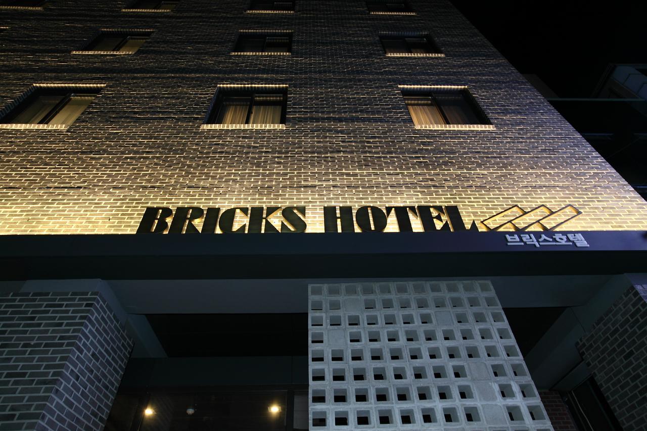 Hotel Bricks 3*