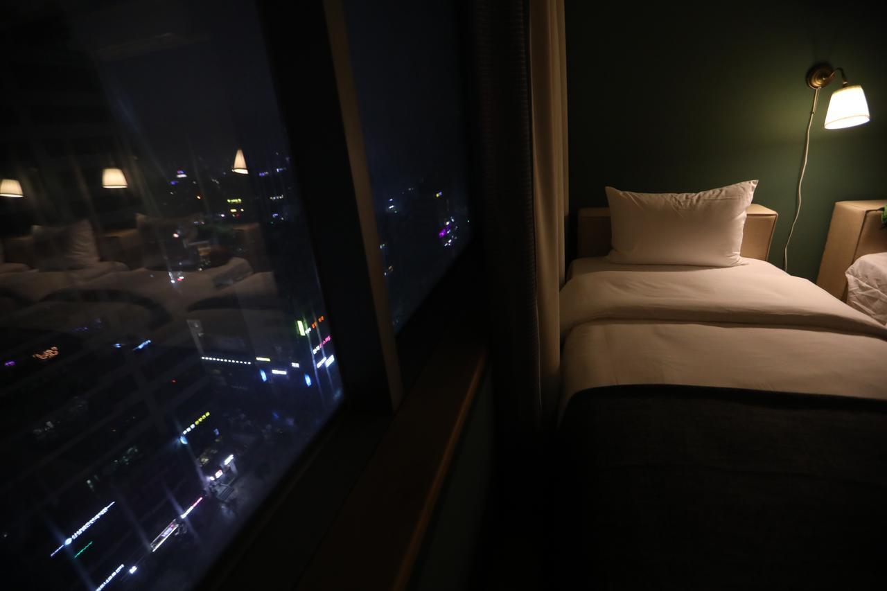 Yolo House In Hongdae Apartment *