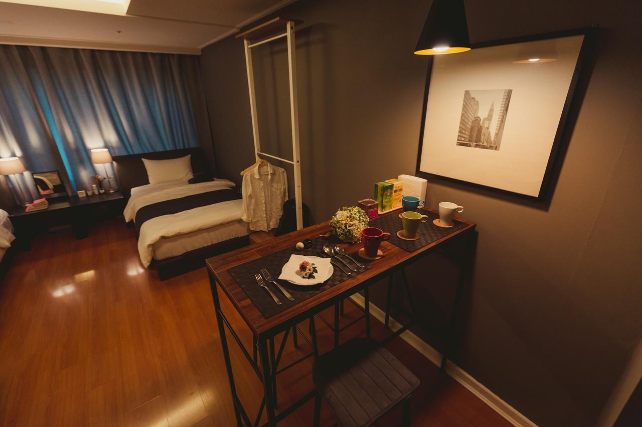 Yolo House In Hongdae