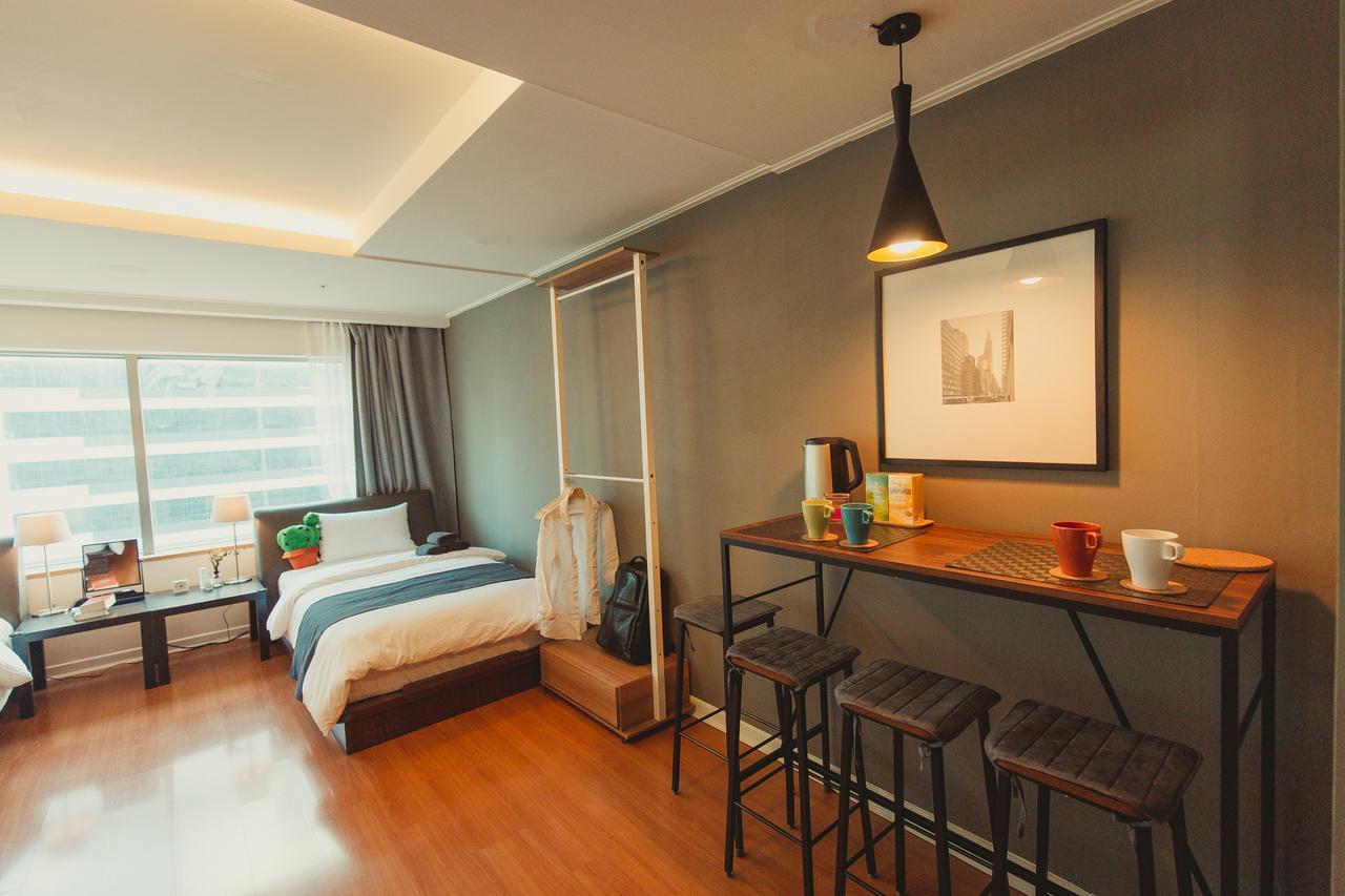 Yolo House In Hongdae Apartment