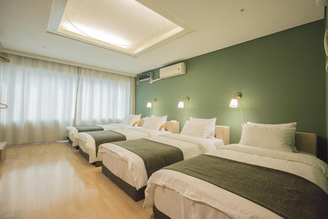 Yolo House In Hongdae *