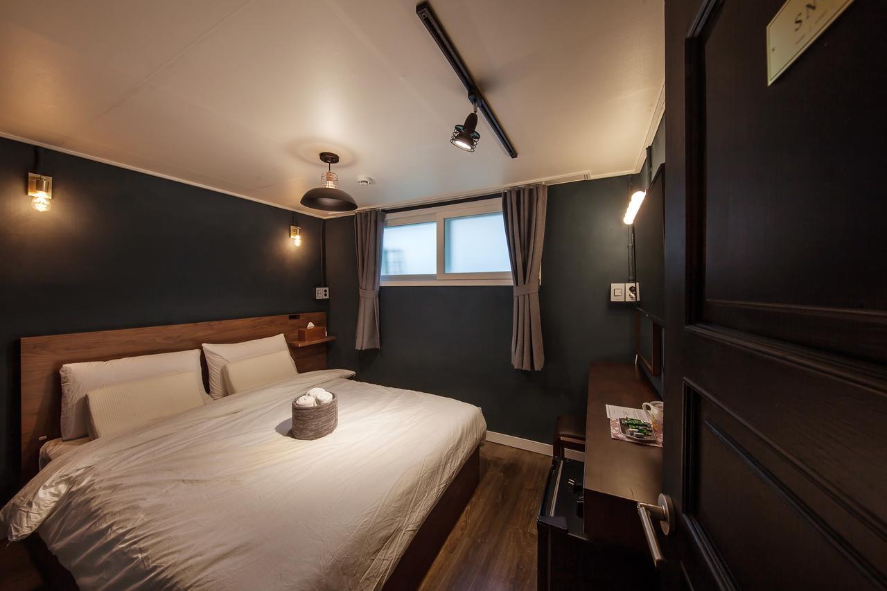 Guest house Butler:lee Hongdae-female Only Seoul