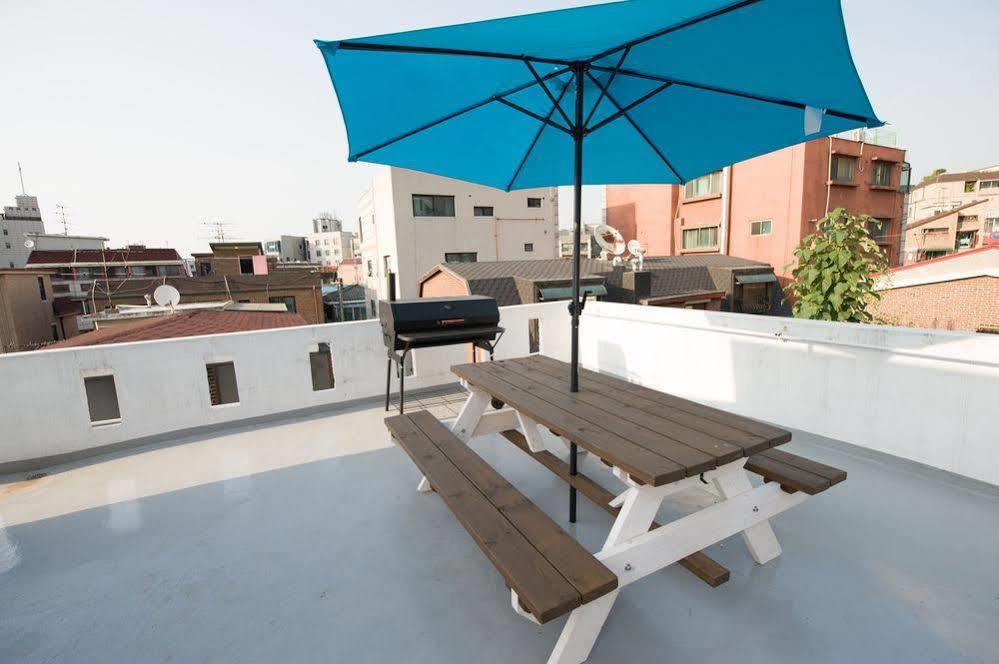 Leo Hongdae Hotel