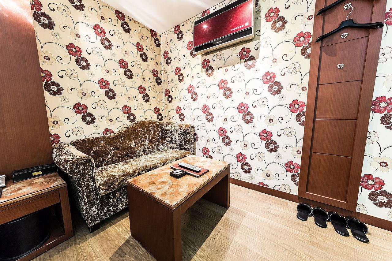 Flower Hotel