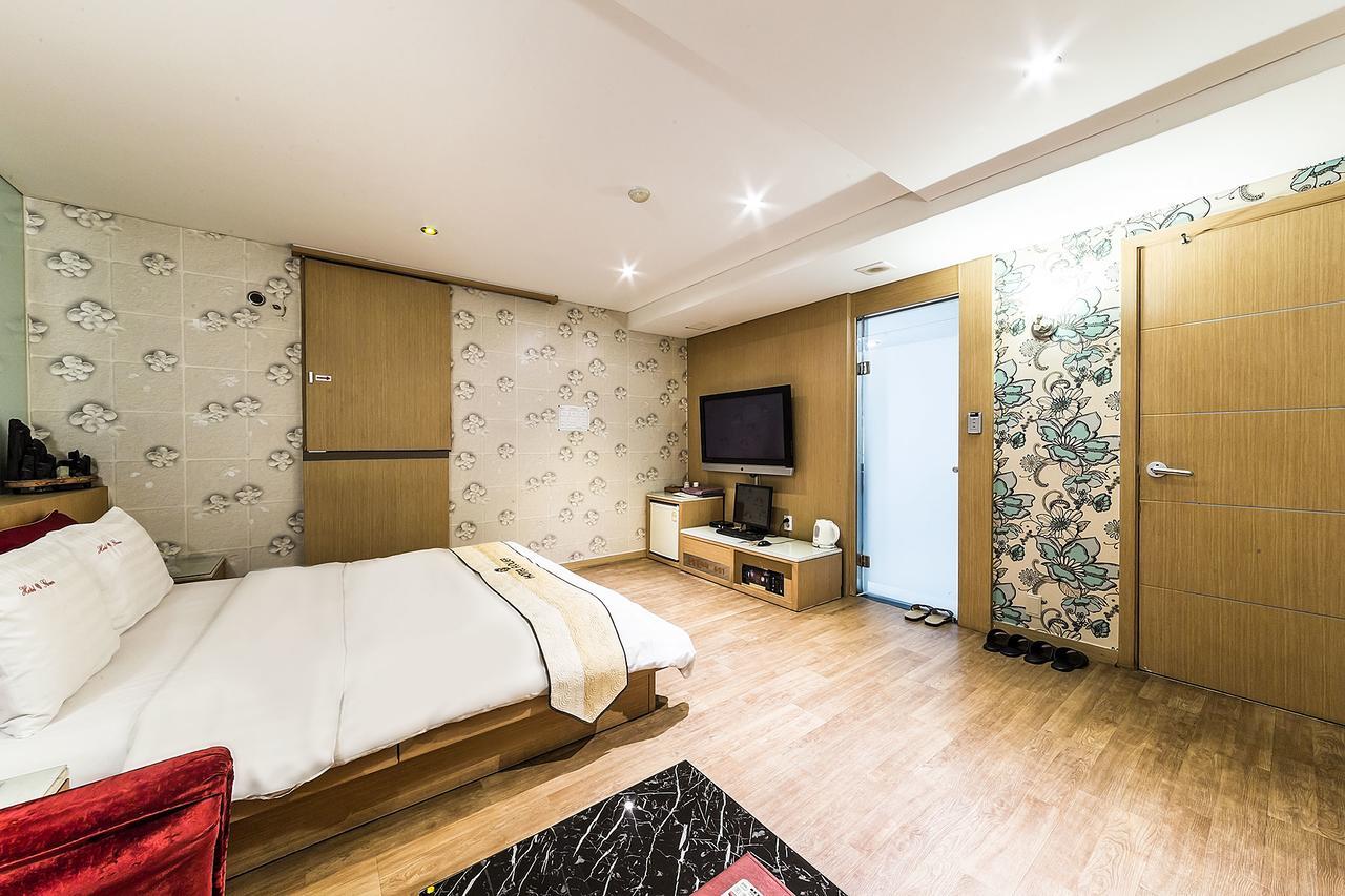 Flower Hotel