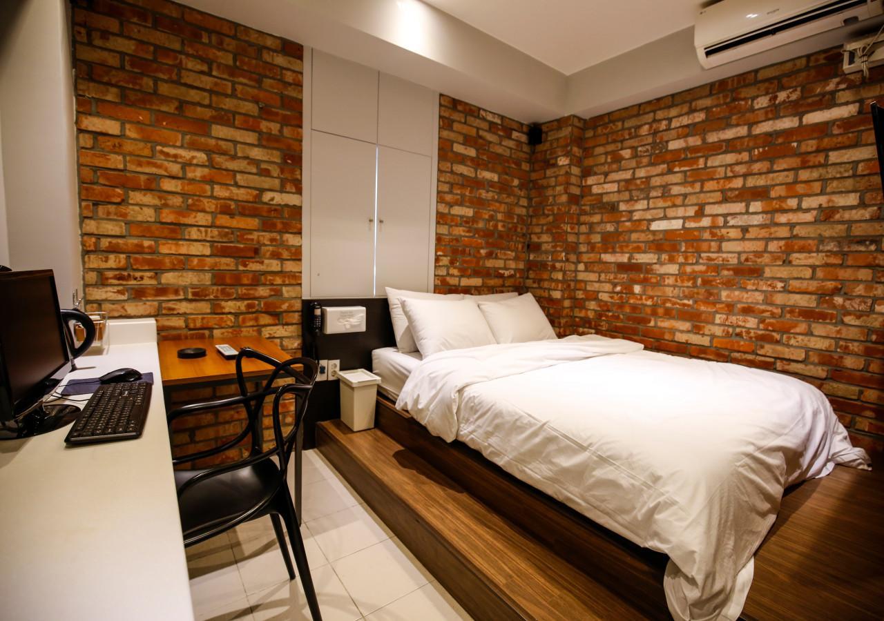 Hotel Story