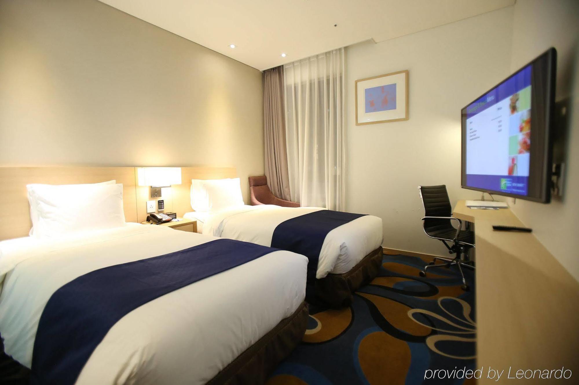 Hotel Travelodge Myeongdong Euljiro 4*