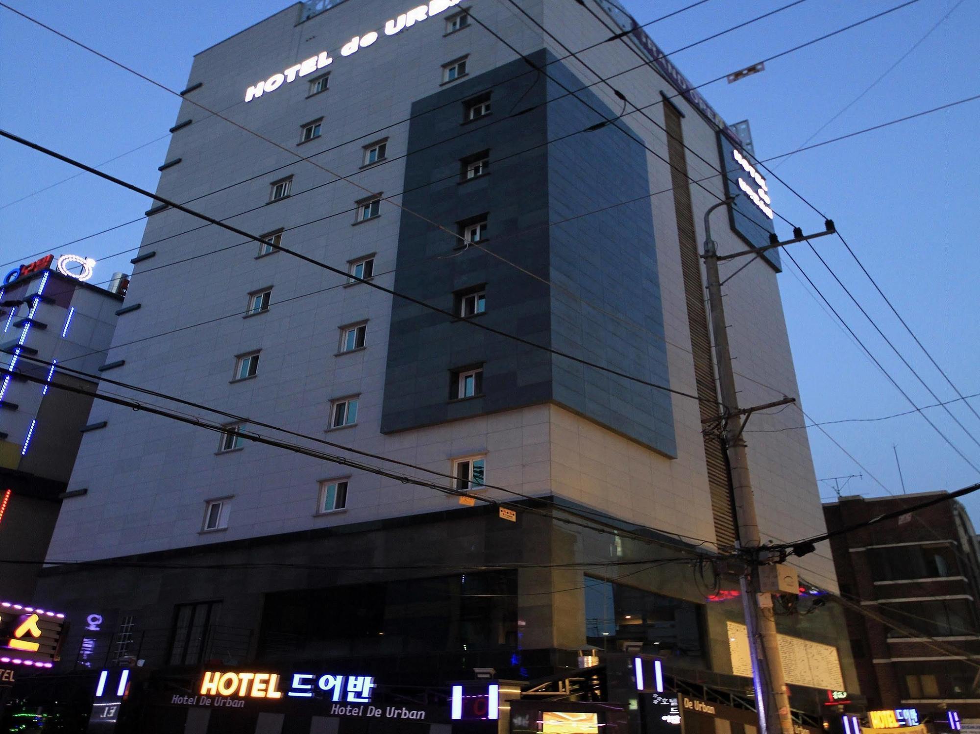 Hotel De Urban 2*