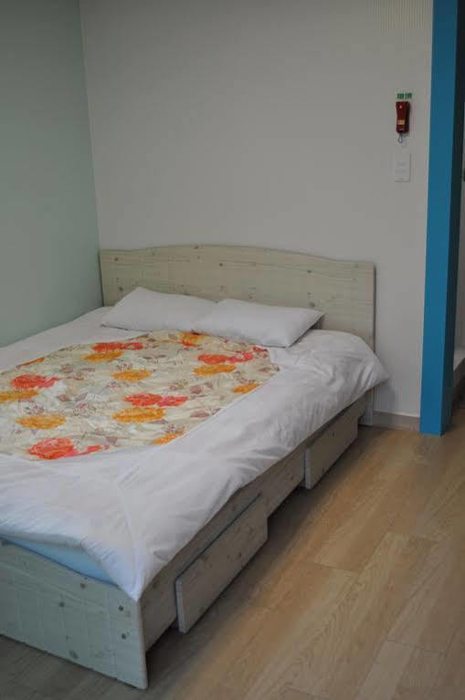 J-honor Hotel