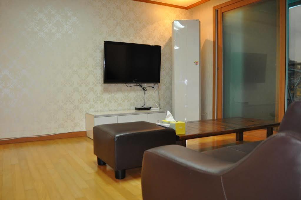 J-honor Hotel *