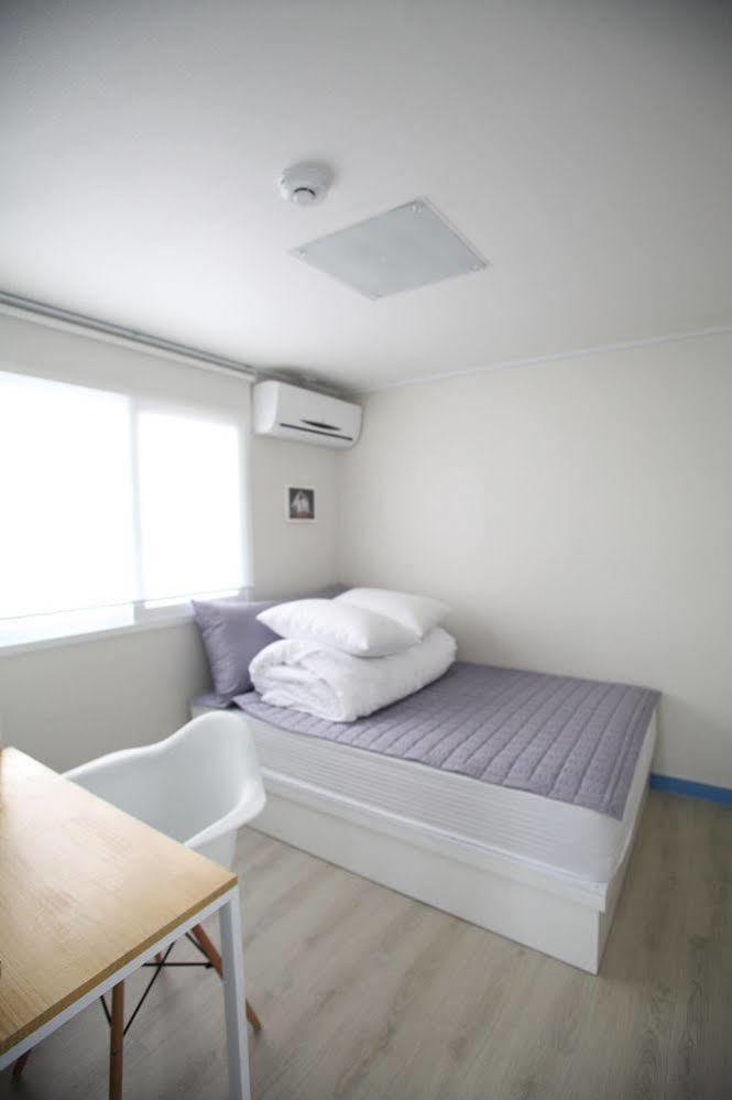 Leo Hongdae Hotel 2*