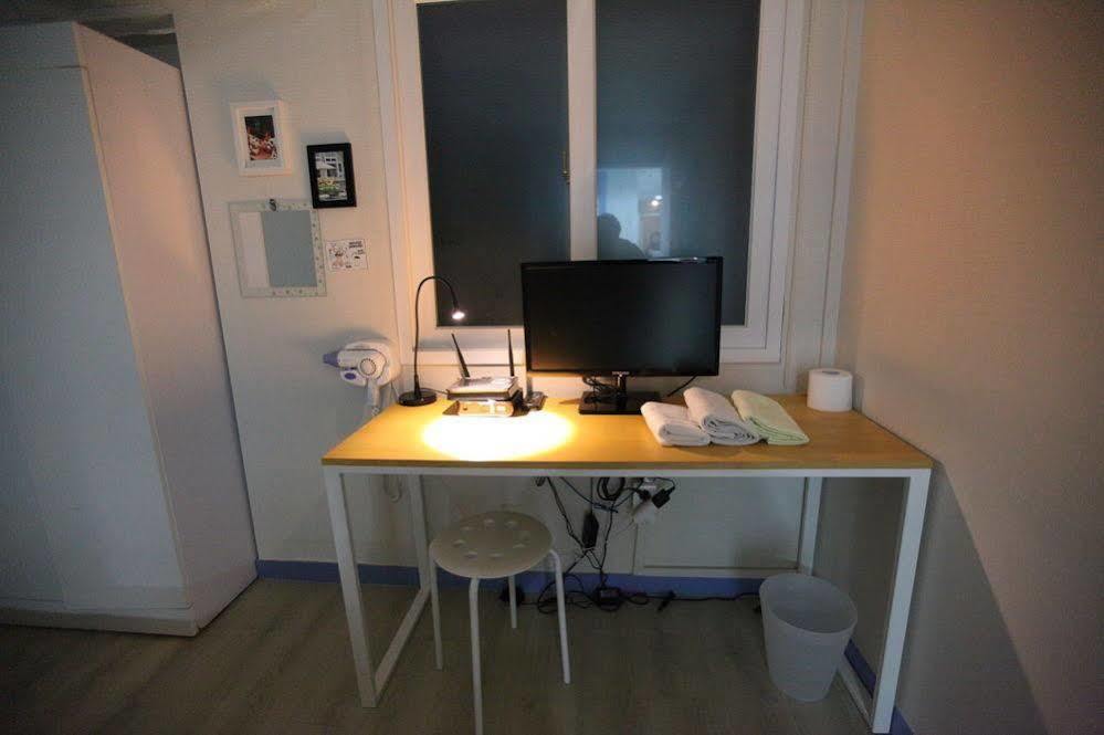 Leo Hongdae Hotel
