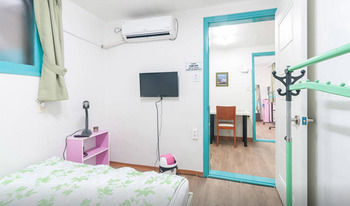 Cozyplace In Itaewon Seoul
