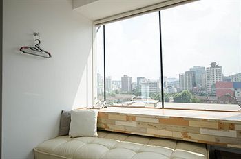 Hotel Mmmio House
