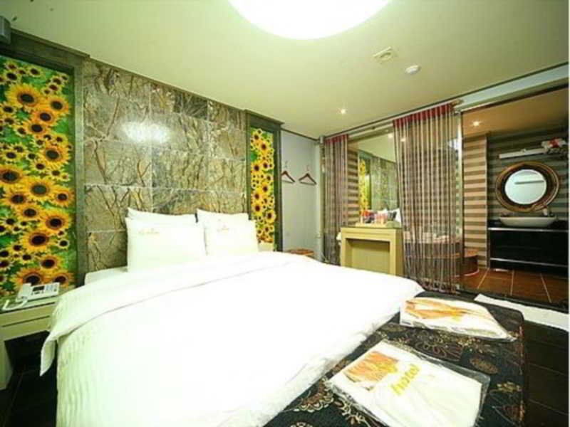 Motel S Shinchon 3*