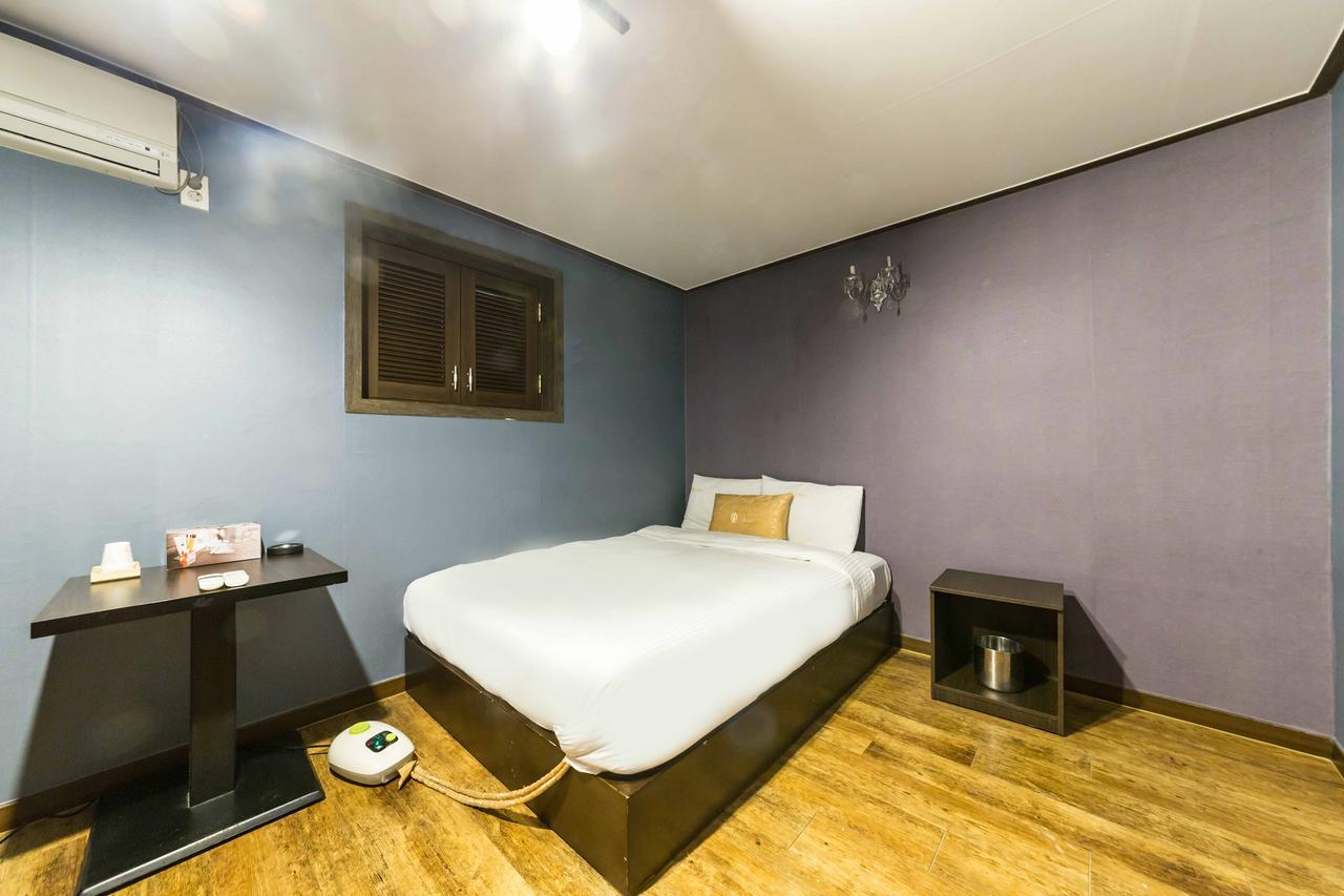 8motel *