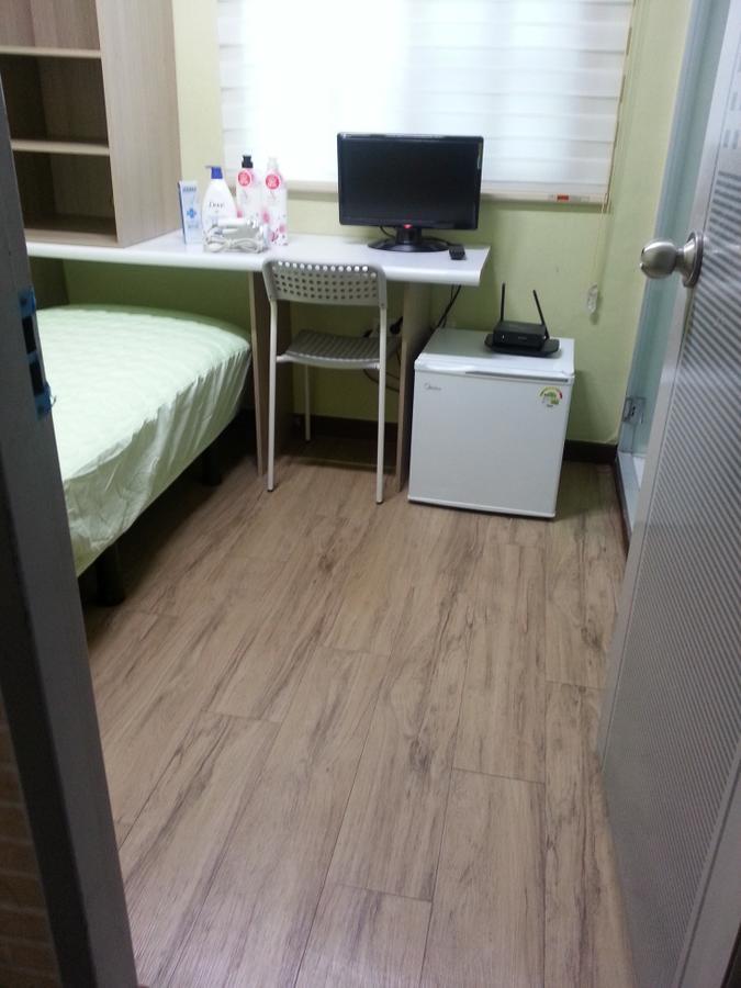 Sinchon Livingtel Hostel *