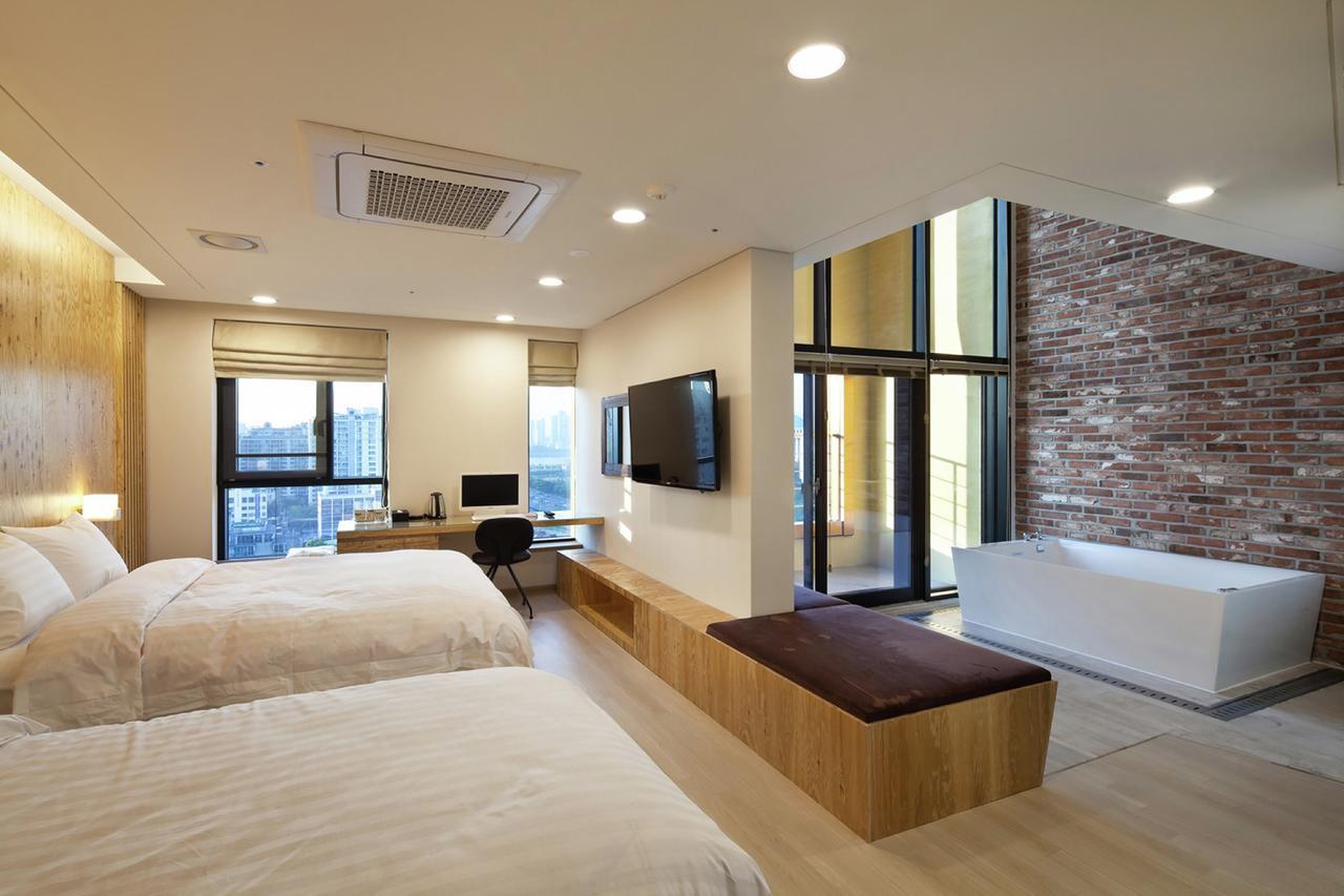 Hotel Khan