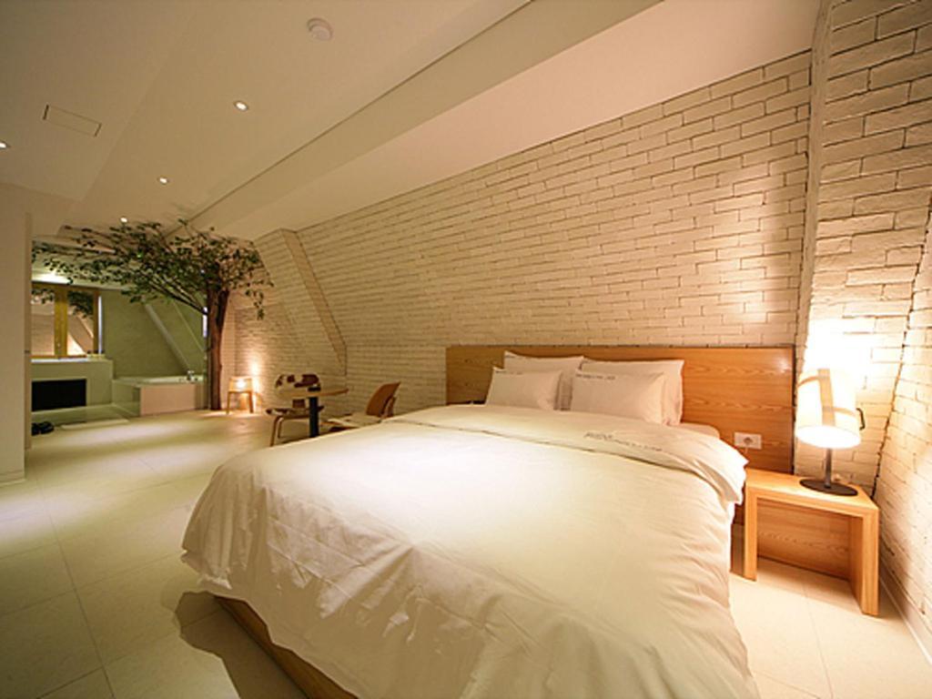 Sinchon Gaeul Motel 2*