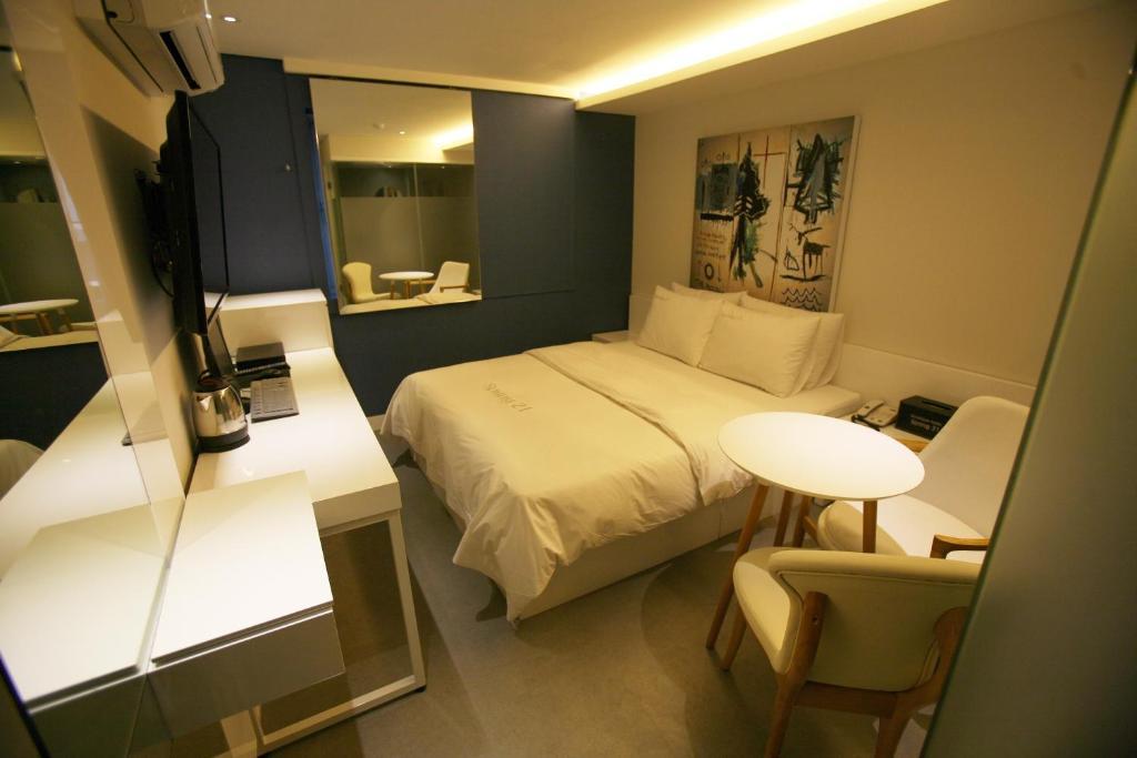 Spring 21 Sinchon Motel