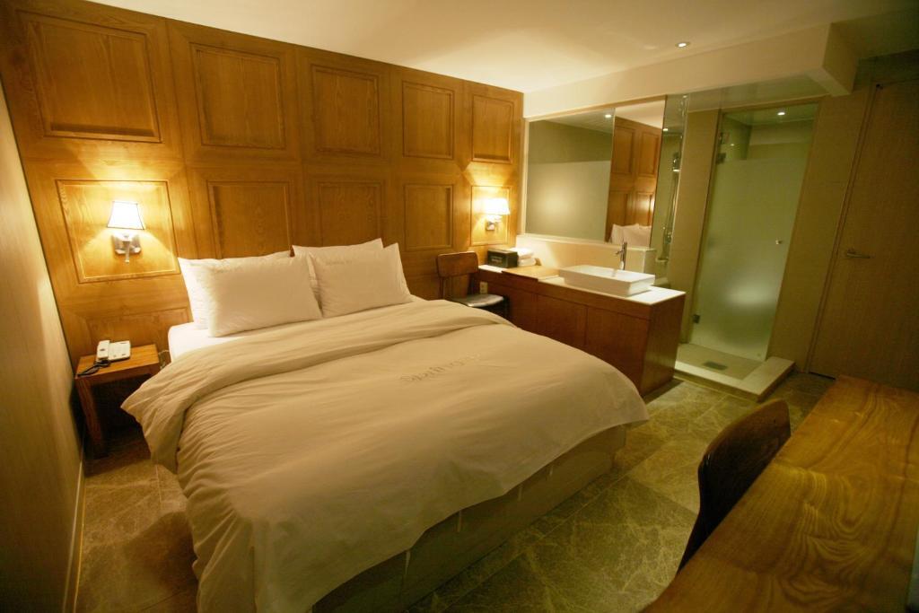 Spring 21 Sinchon Motel Seul