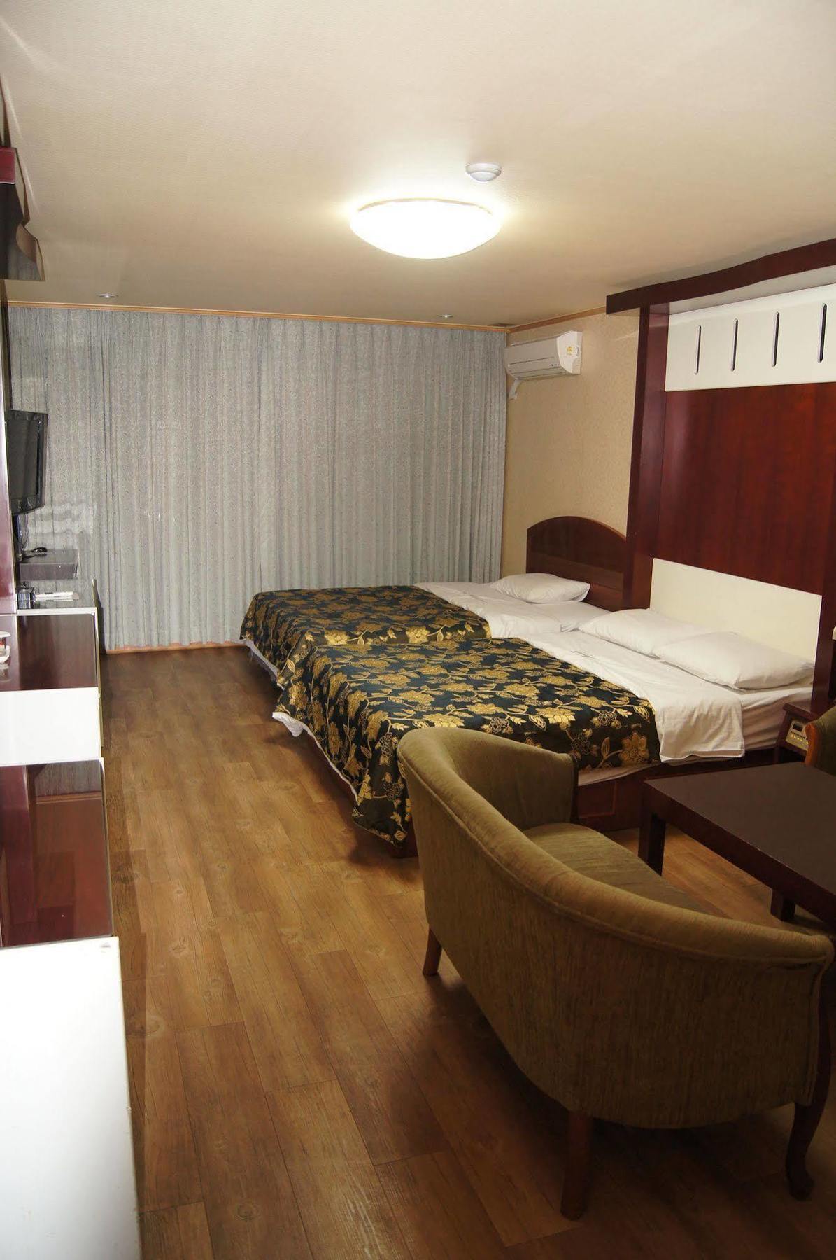 Gogoong Hotel 2*