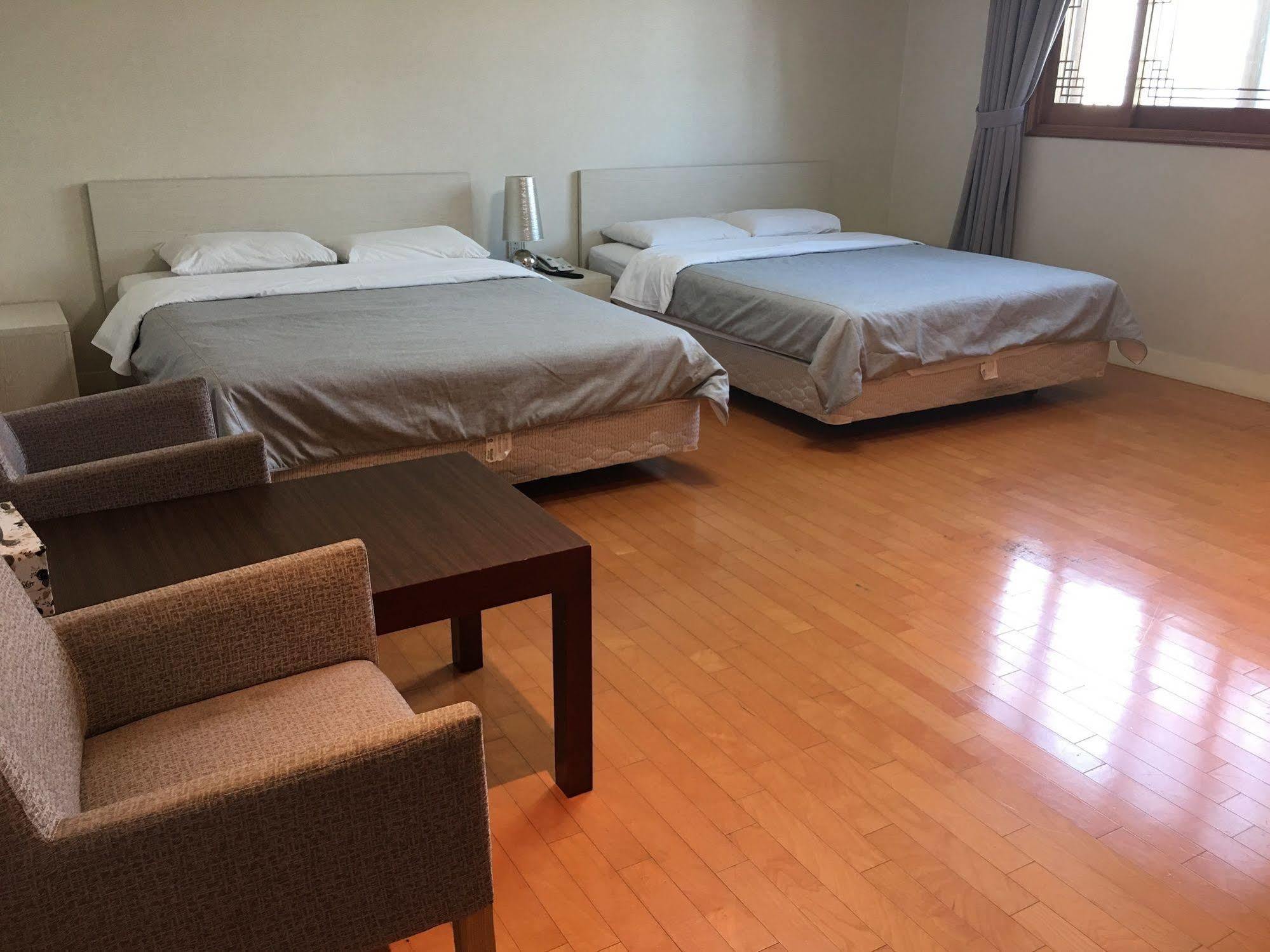 Gogoong Hotel 2*
