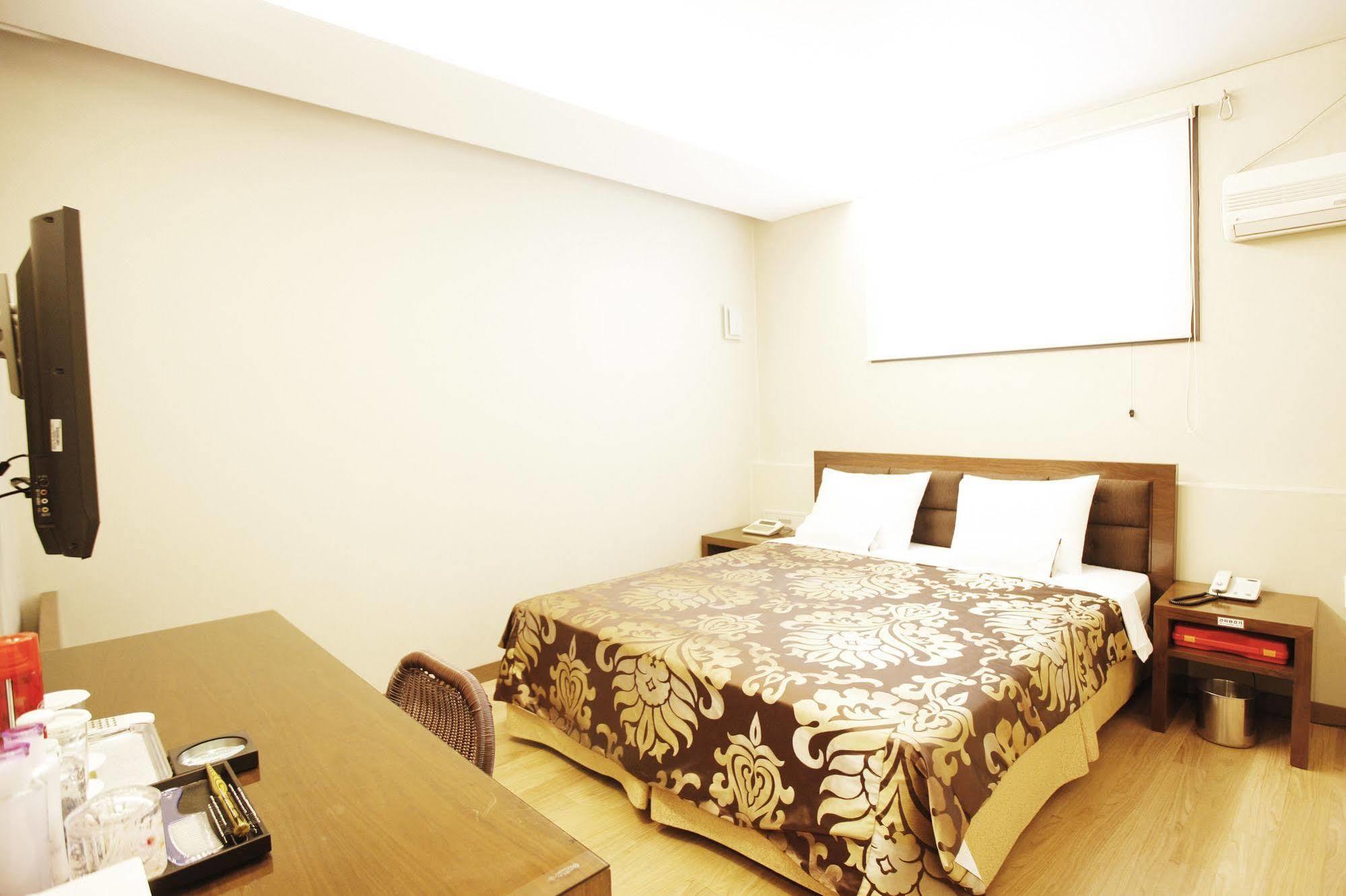 Hotel M. Biz 3*