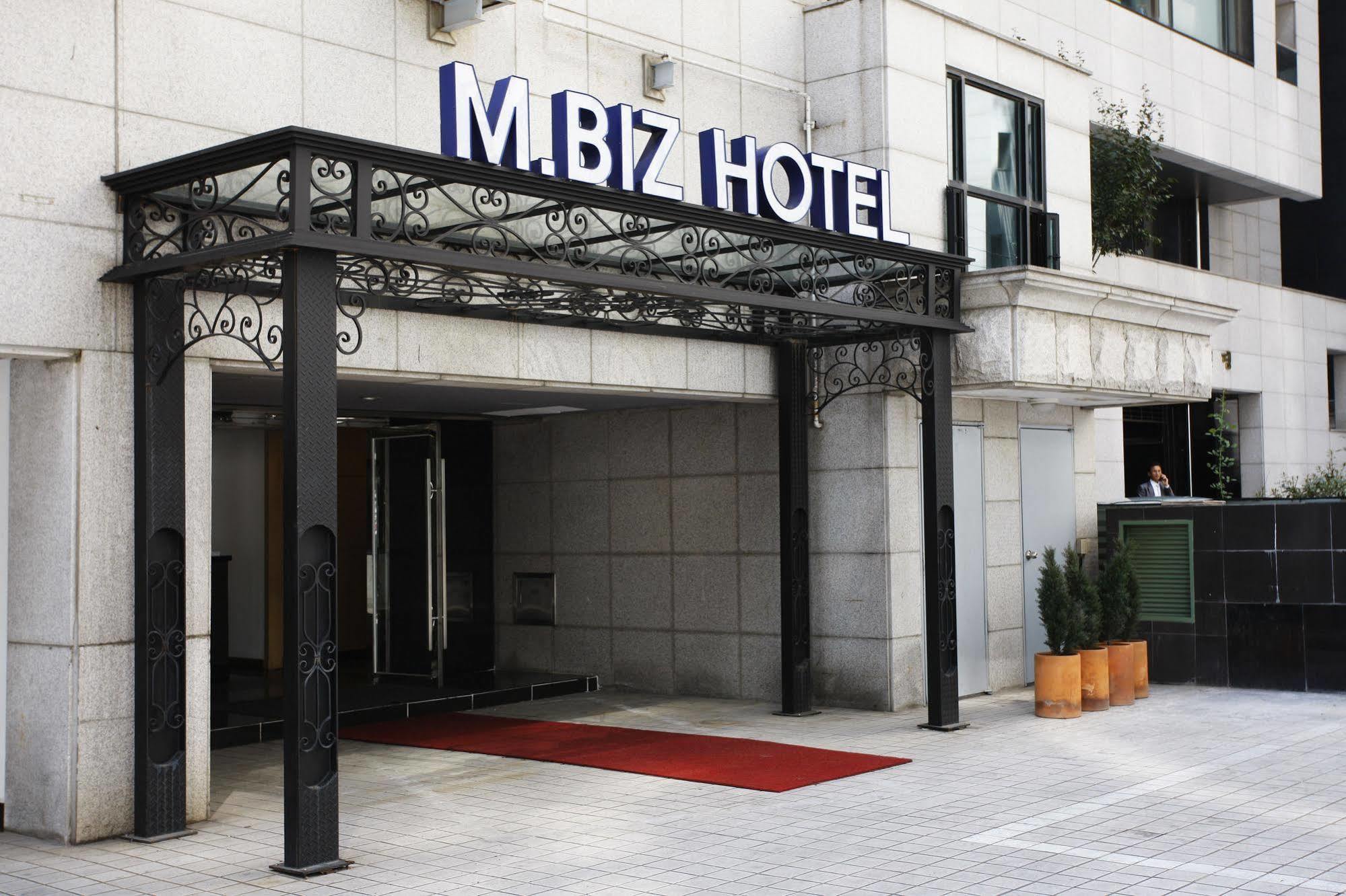 M. Biz 3*