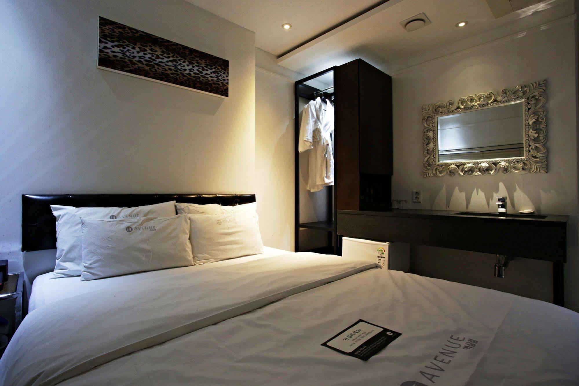 H Avenue Gangnam Yeoksam 3*