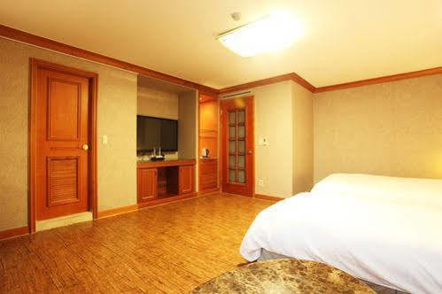Karak Tourist Hotel