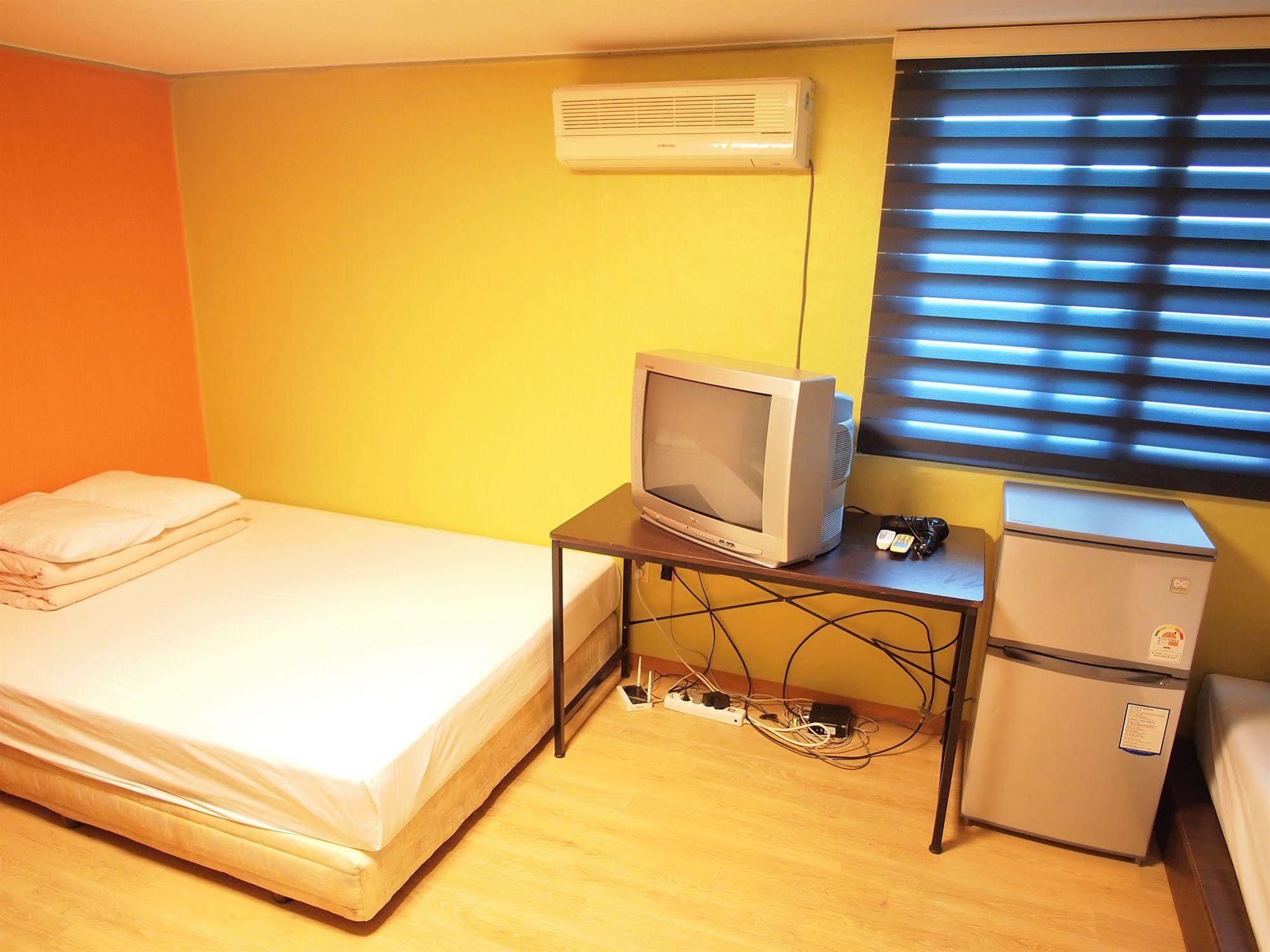 Shinchon Hostel *