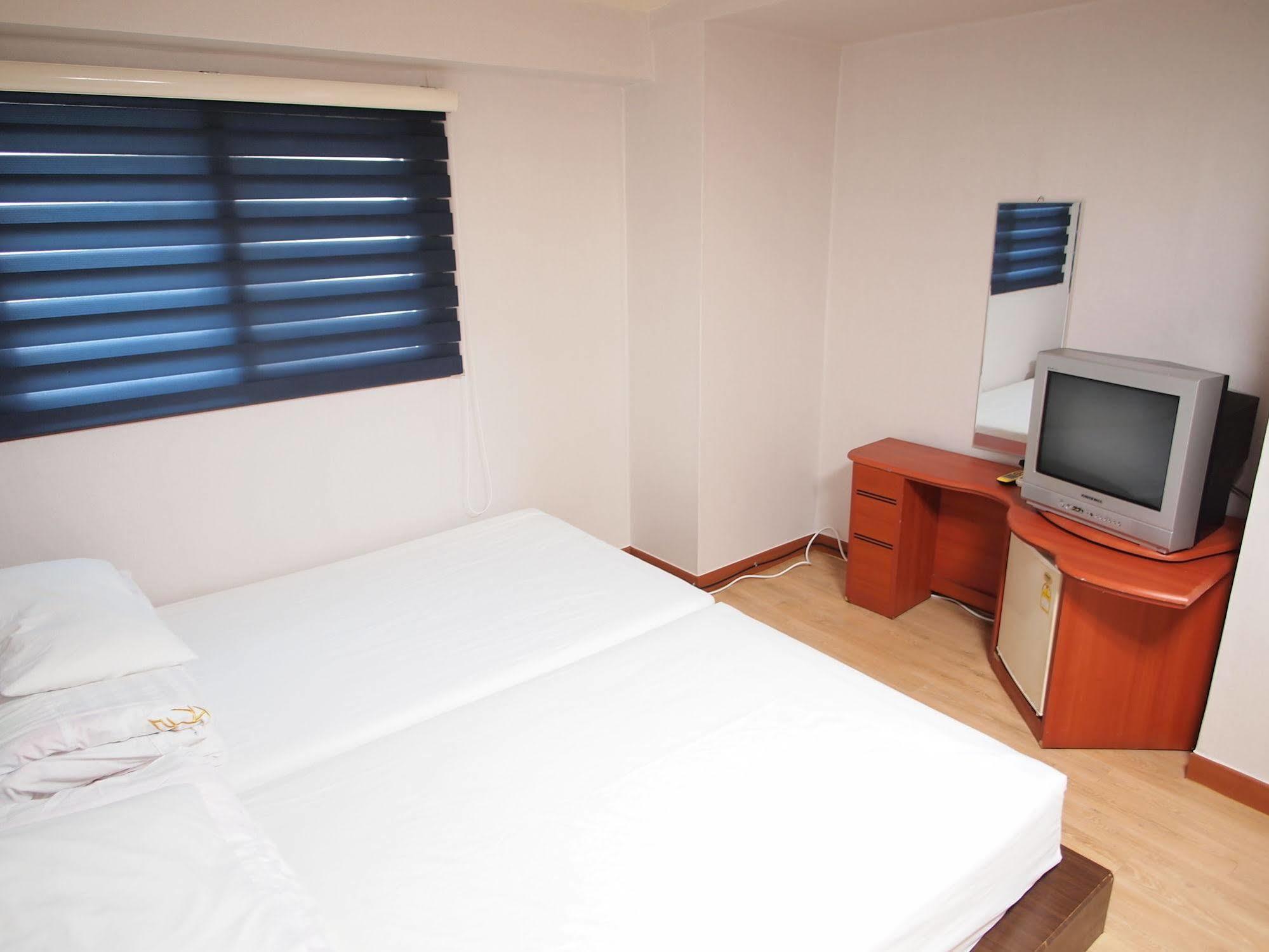 Hostel Shinchon *