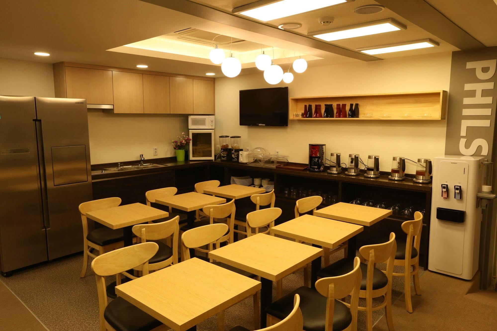 Step Myeongdong 1 Hostel *