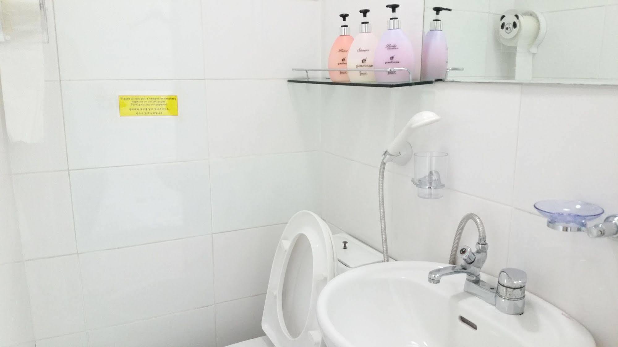 24 Sinchon Hongdae Guest house Seoul
