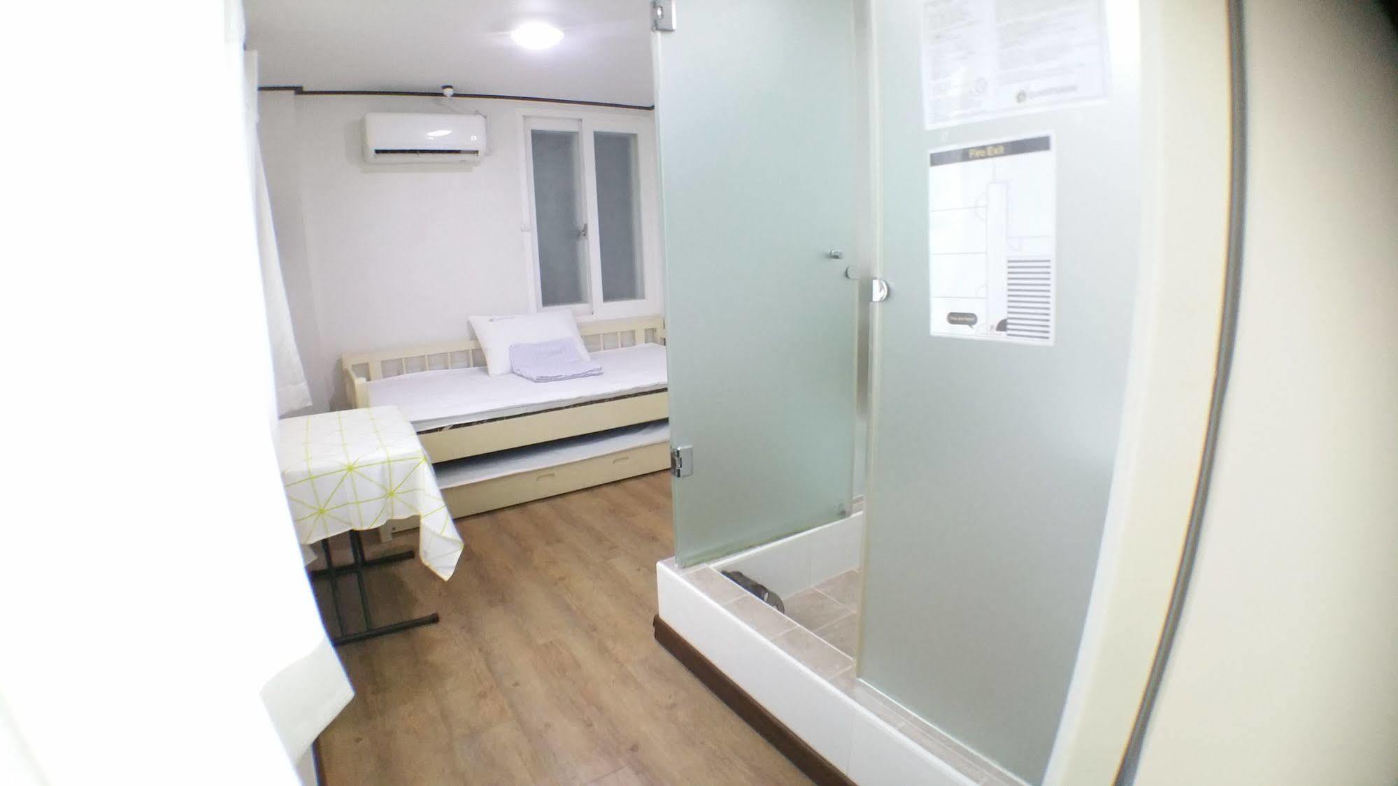 24 Sinchon Hongdae Guest house
