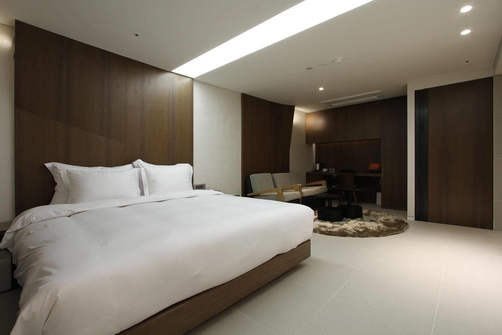 Richwell Hotel 3*